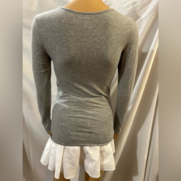 Girls Old Navy “hola, bonjour, hello, ciao” long sleeve scoop neck shirt. - Picture 4 of 6